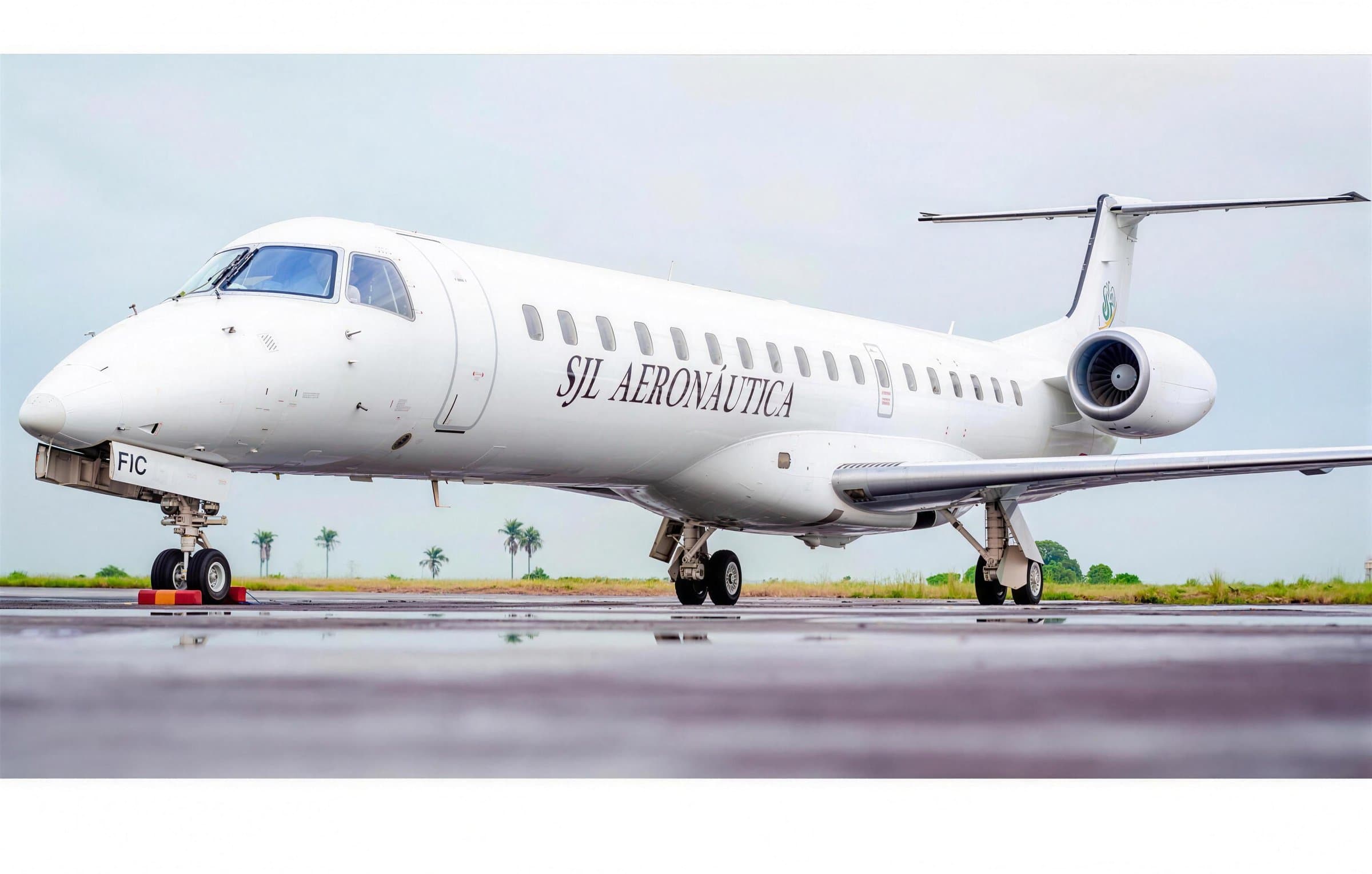Embraer 145 da SJL Aeronáutica em vista de três quartos